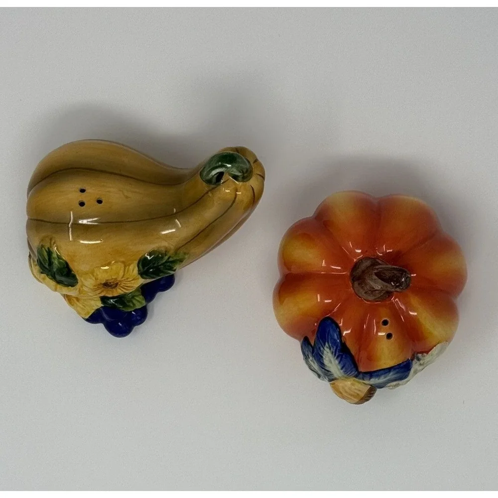 Avon  2001 Ceramic Salt & Pepper Shakers Harvest Pumpkin Squash Gourd Fall